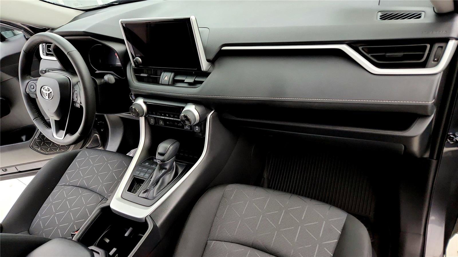 Used 2025 Toyota RAV4 XLE w/ Convenience Package image 13