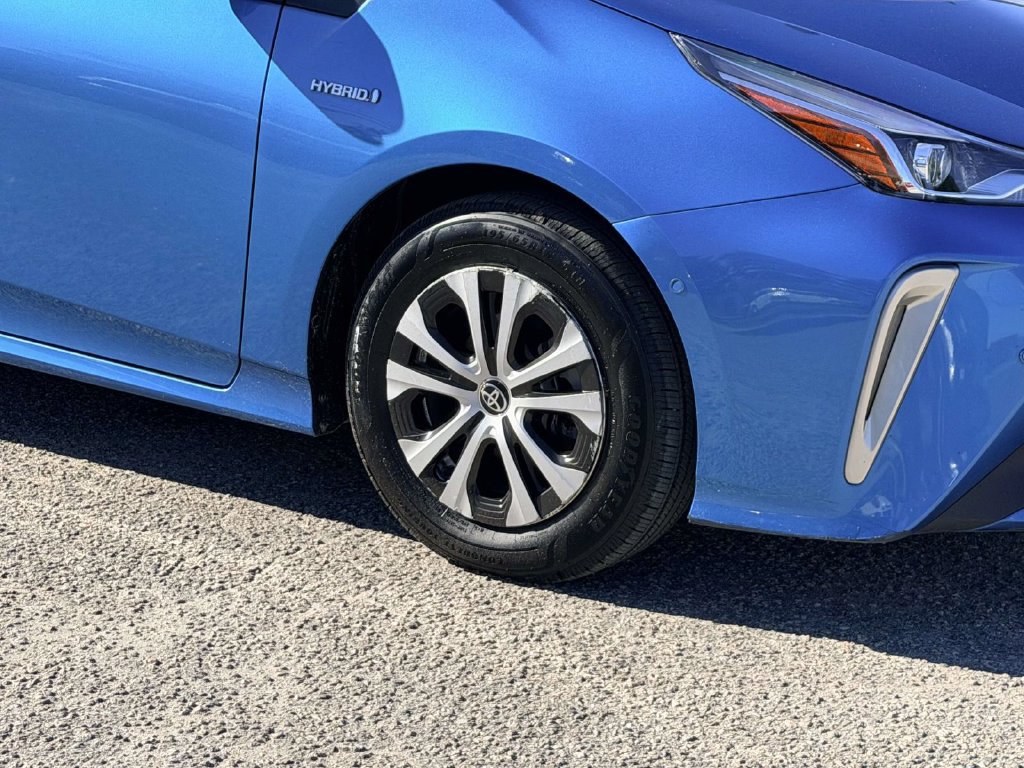 Used 2022 Toyota Prius XLE AWD/4WD image 25
