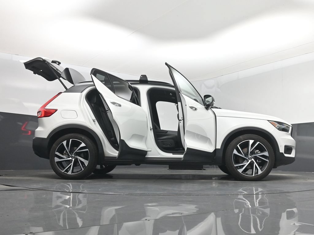 Used 2022 Volvo XC40 T5 R-Design AWD/4WD image 7