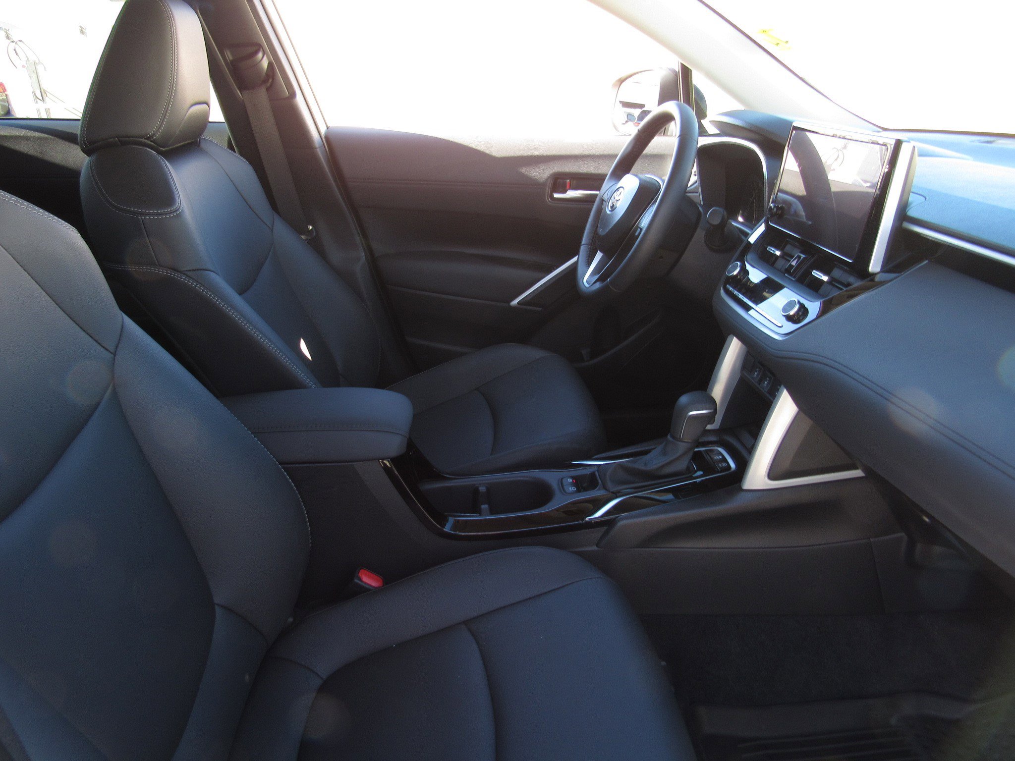 Used 2025 Toyota Corolla Cross XLE image 9