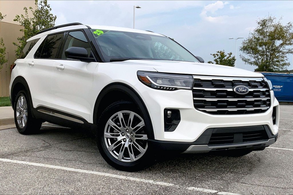 Used 2025 Ford Explorer Active w/ Active Comfort Package AWD/4WD image 30