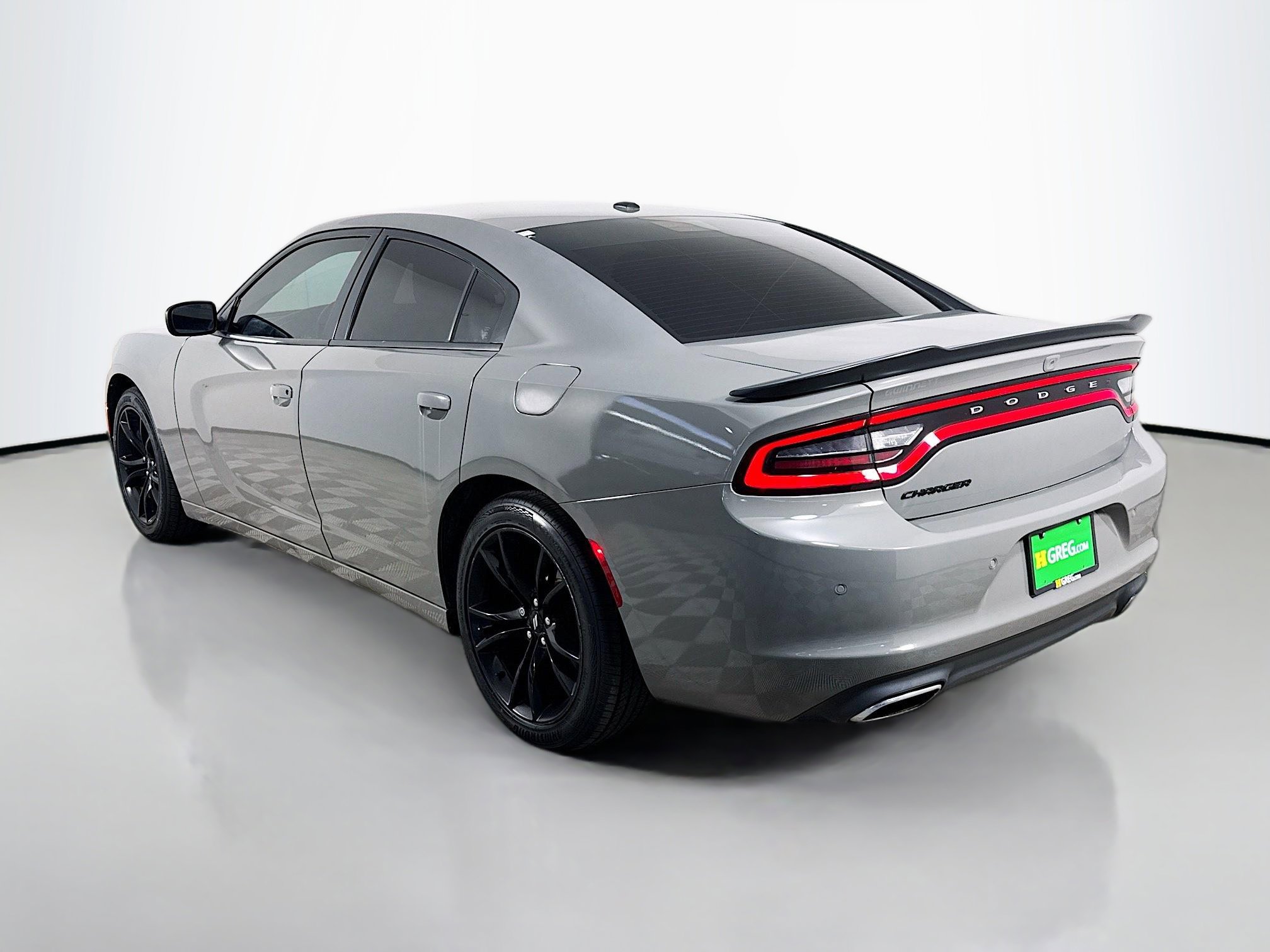 Used 2018 Dodge Charger SXT w/ Blacktop Package RWD image 7