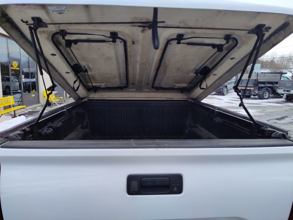 Used 2018 Toyota Tacoma SR RWD image 15