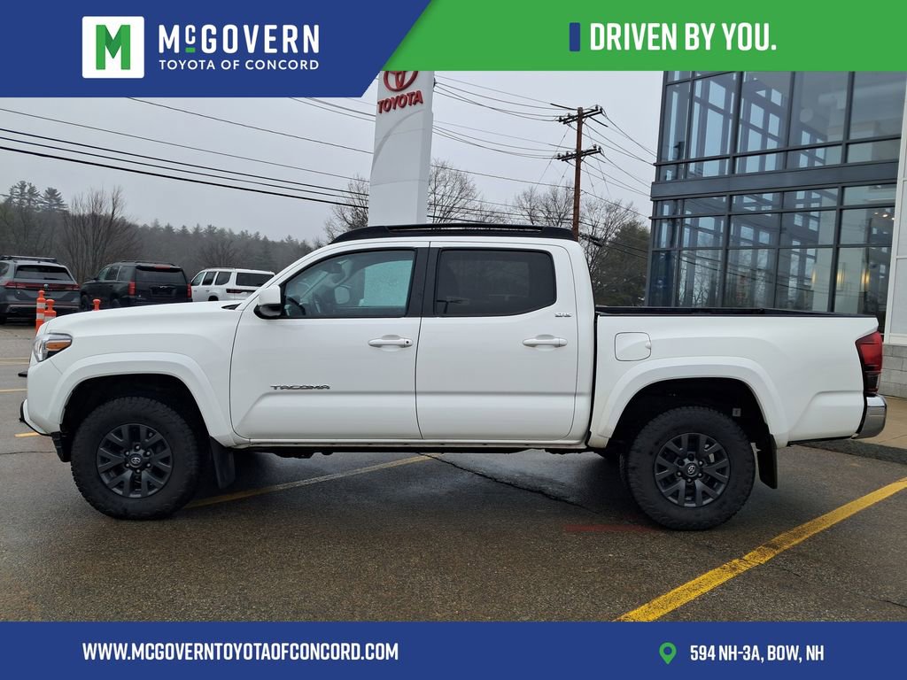 Used 2022 Toyota Tacoma SR5 AWD/4WD image 2