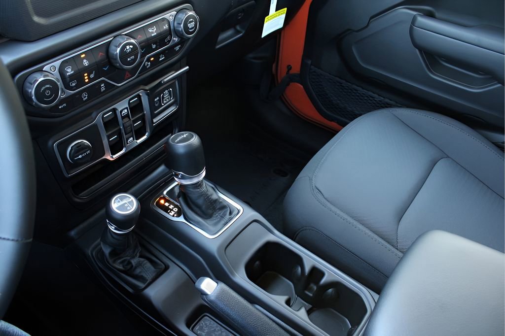 Certified 2023 Jeep Gladiator Willys image 25