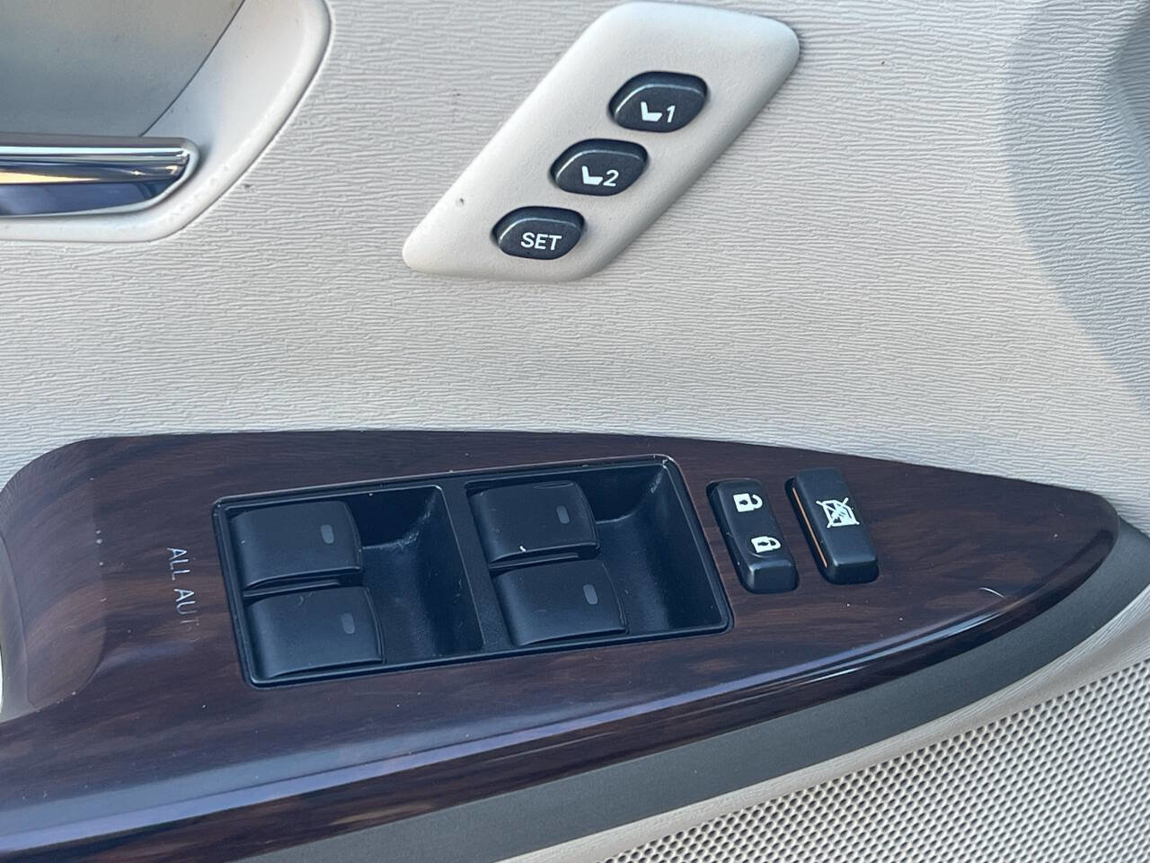 Used 2015 Toyota Venza XLE image 13