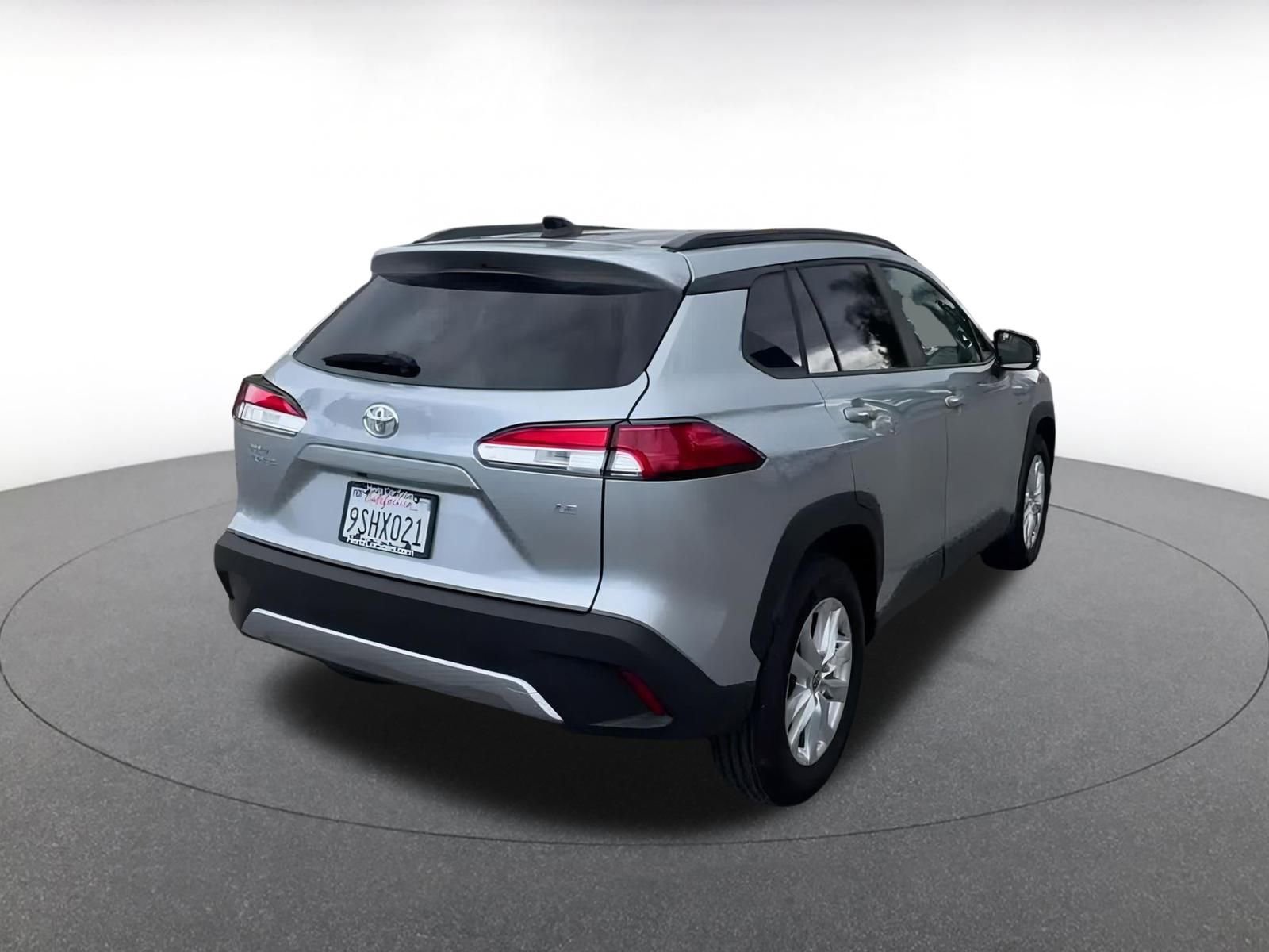 Used 2025 Toyota Corolla Cross LE image 14