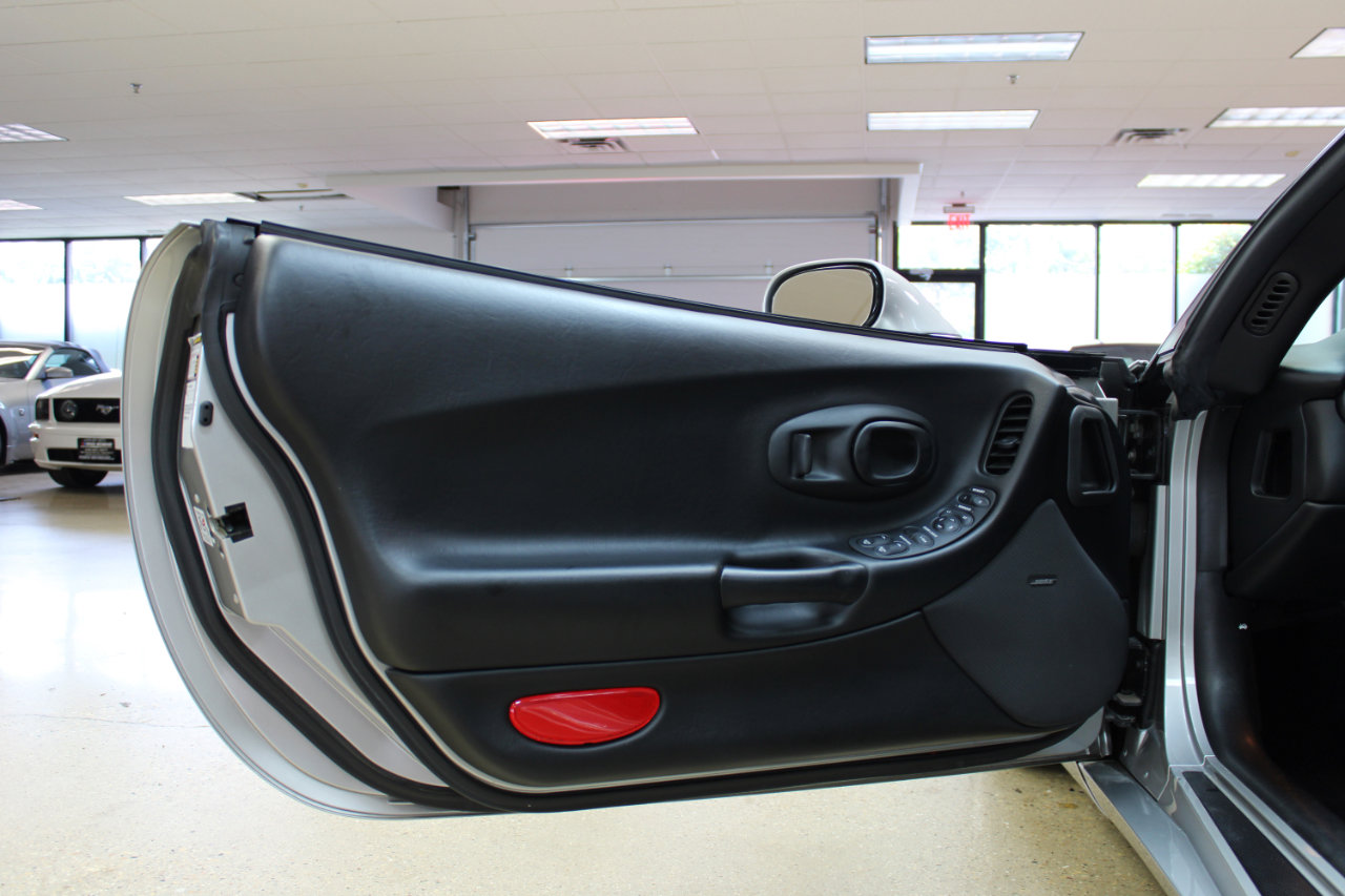 Used 2004 Chevrolet Corvette Convertible w/ Preferred Equipment Group image 39