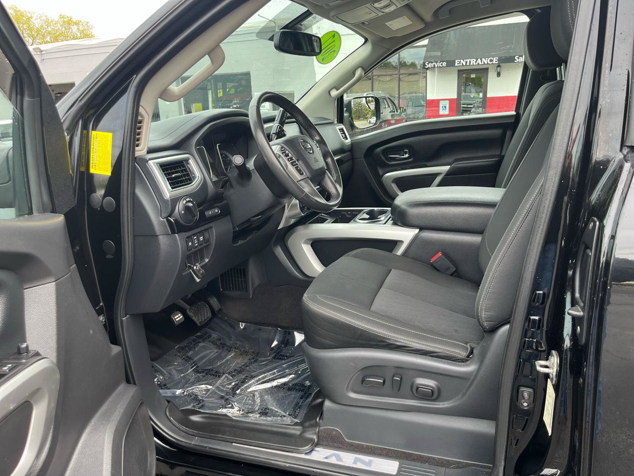 Used 2017 Nissan Titan SV AWD/4WD image 14