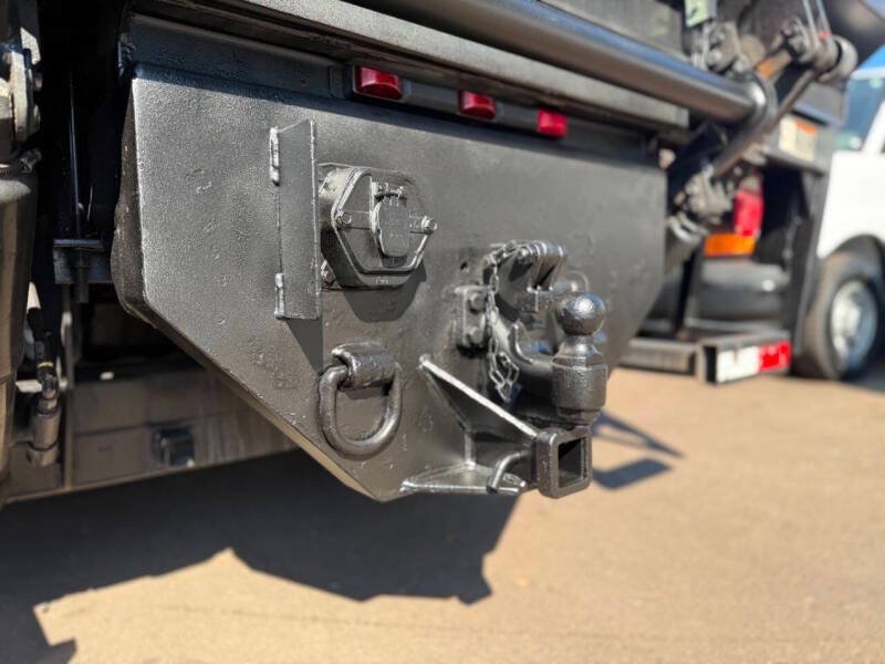 Used 2011 Ford F550 2WD Crew Cab Super Duty w/ Payload Upgrade Pkg image 11