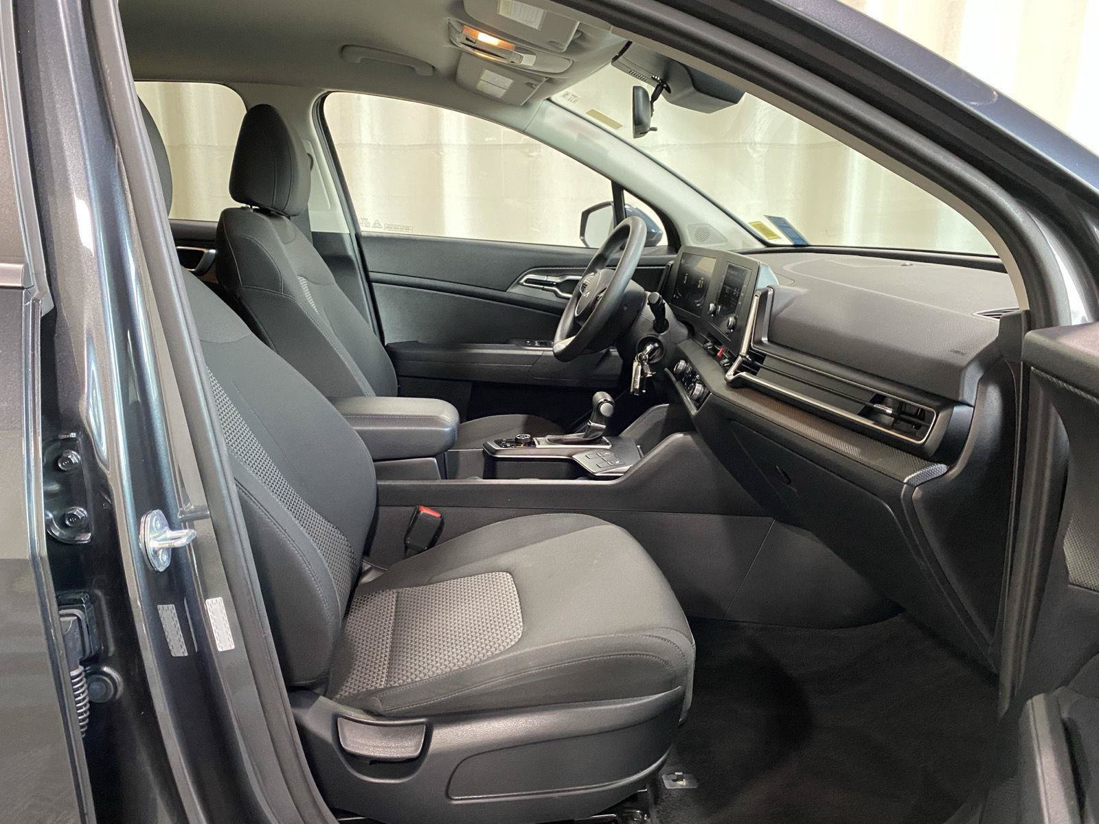 Used 2024 Kia Sportage LX AWD/4WD image 6