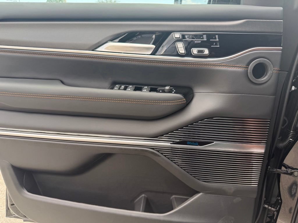 New 2026 Jeep Grand Wagoneer Summit AWD/4WD image 23