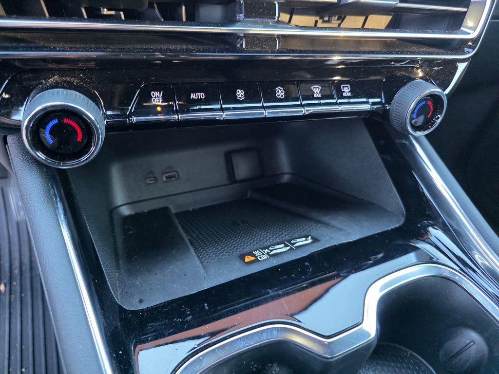 New 2026 Chevrolet Traverse LT w/ LPO, Floor Liner Package FWD image 15