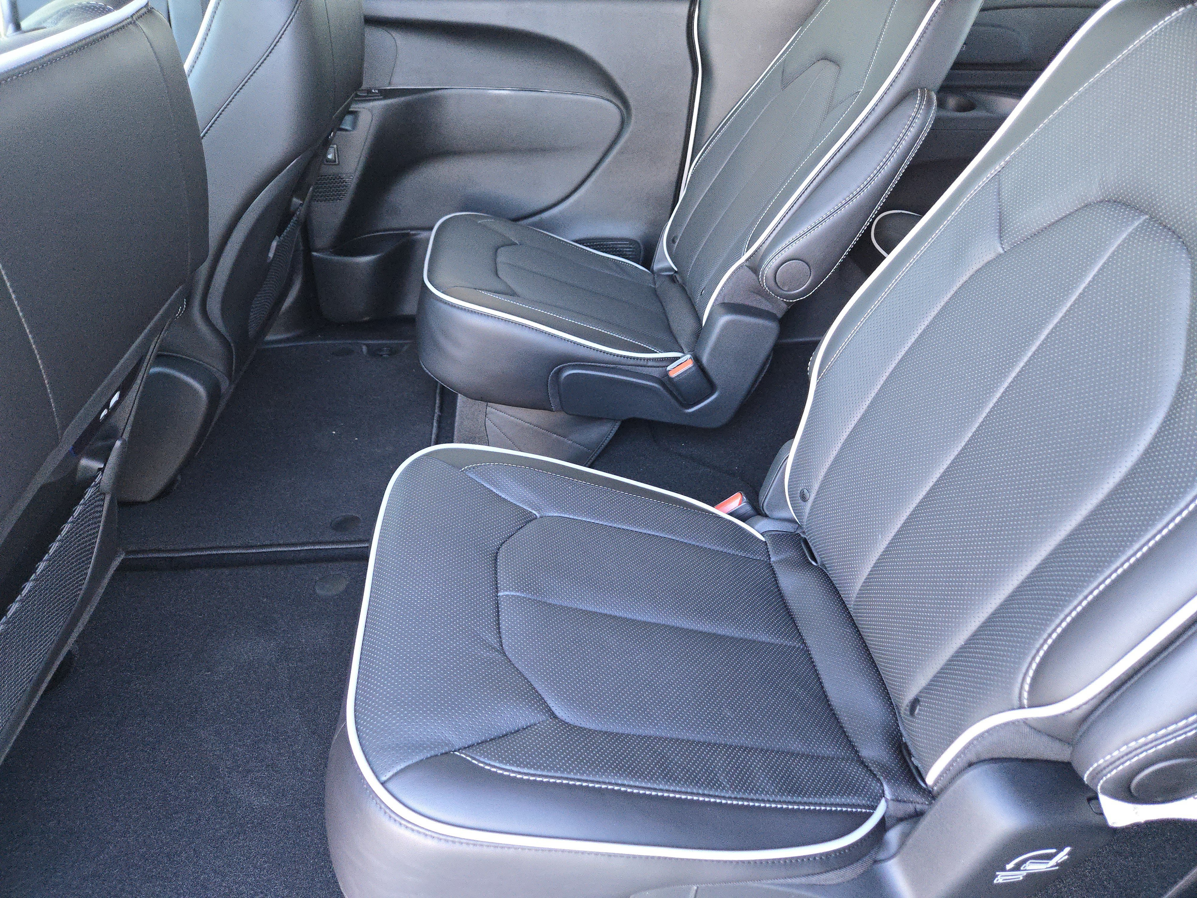 New 2026 Chrysler Pacifica Limited w/ S Appearance Package FWD image 18