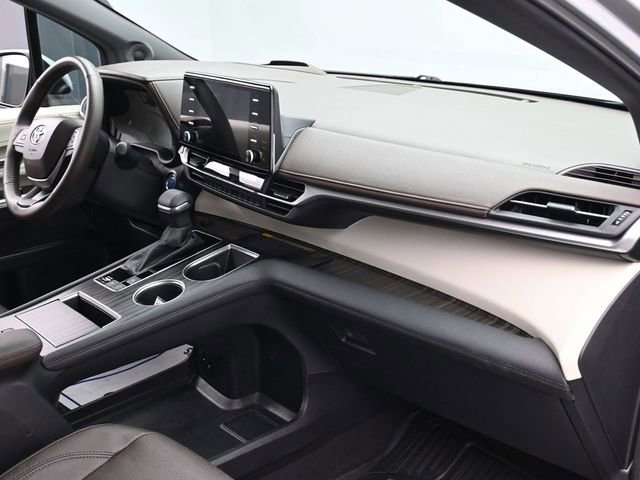 Used 2024 Toyota Sienna Platinum image 30