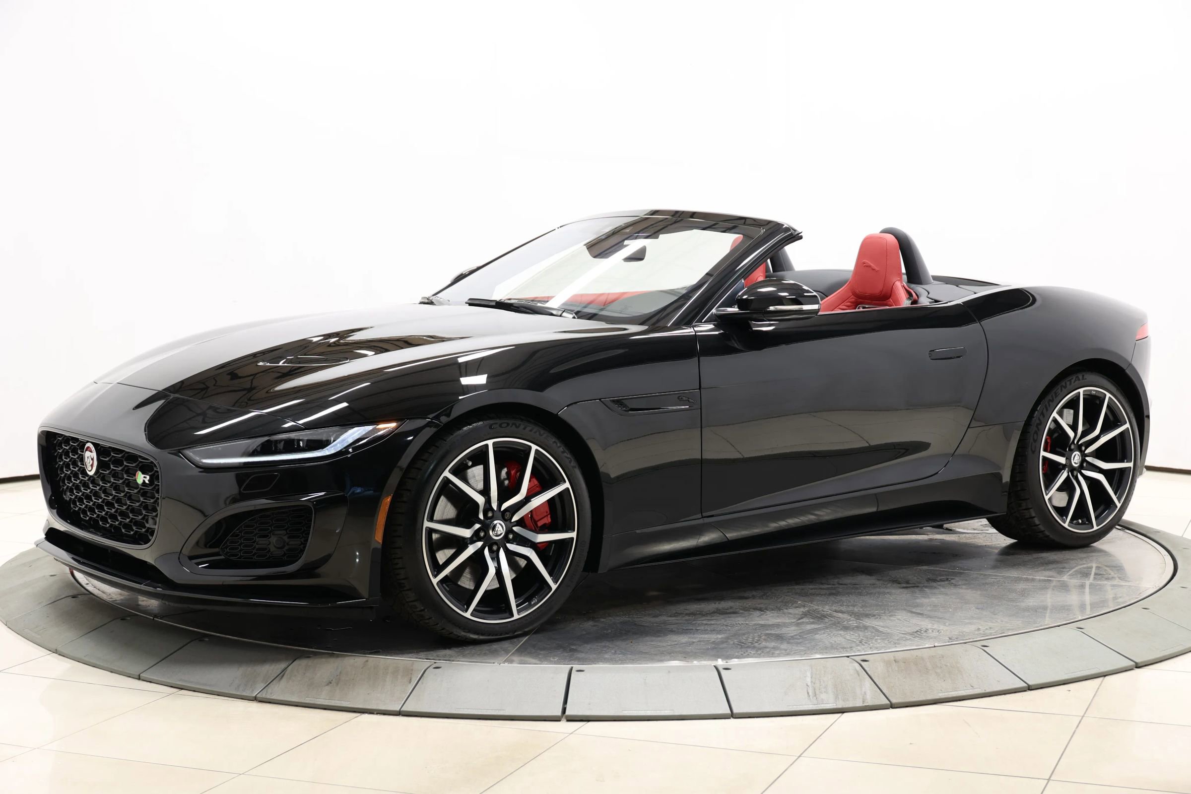 Used 2023 Jaguar F-TYPE R image 2