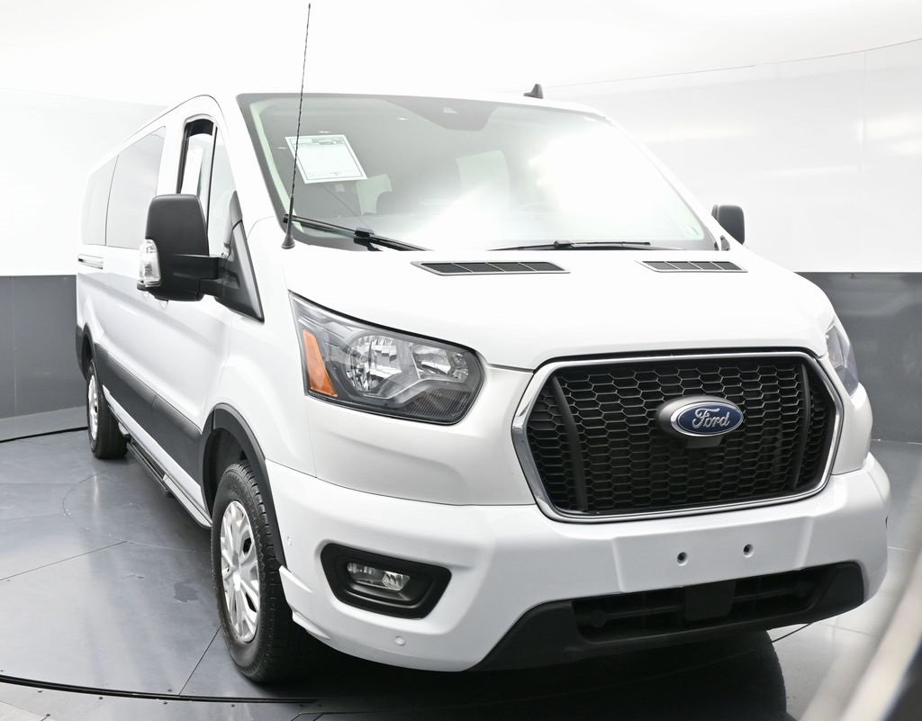 Used 2023 Ford Transit 350 XLT image 4