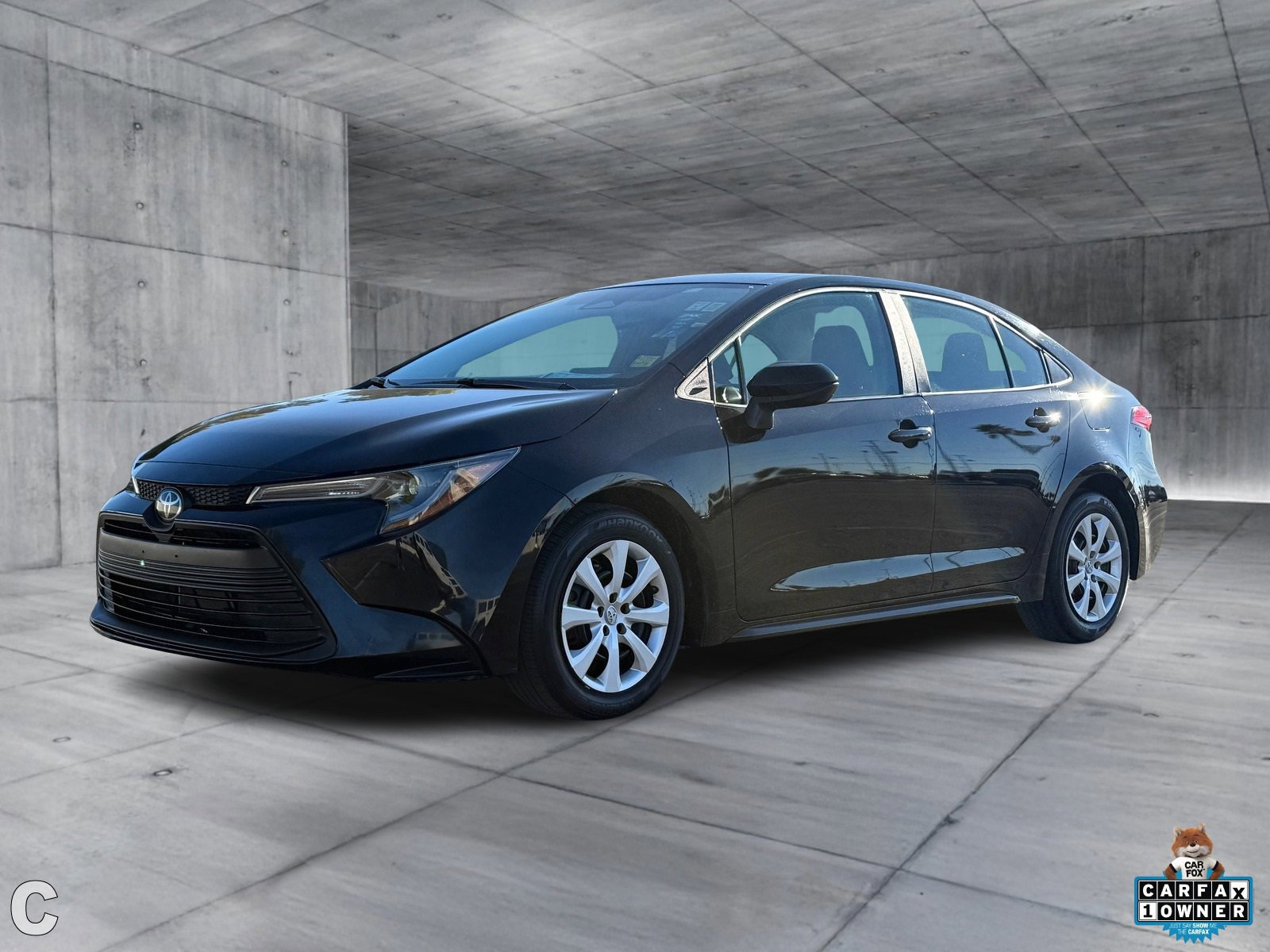 Used 2024 Toyota Corolla LE image 2