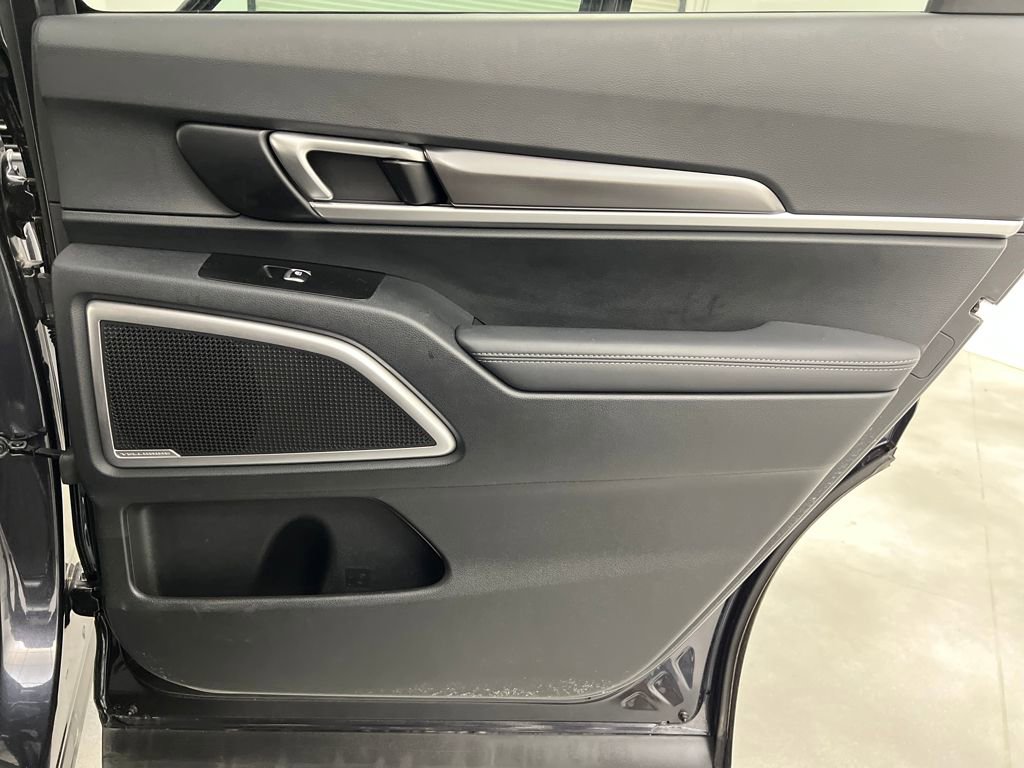 Used 2025 Kia Telluride S image 21