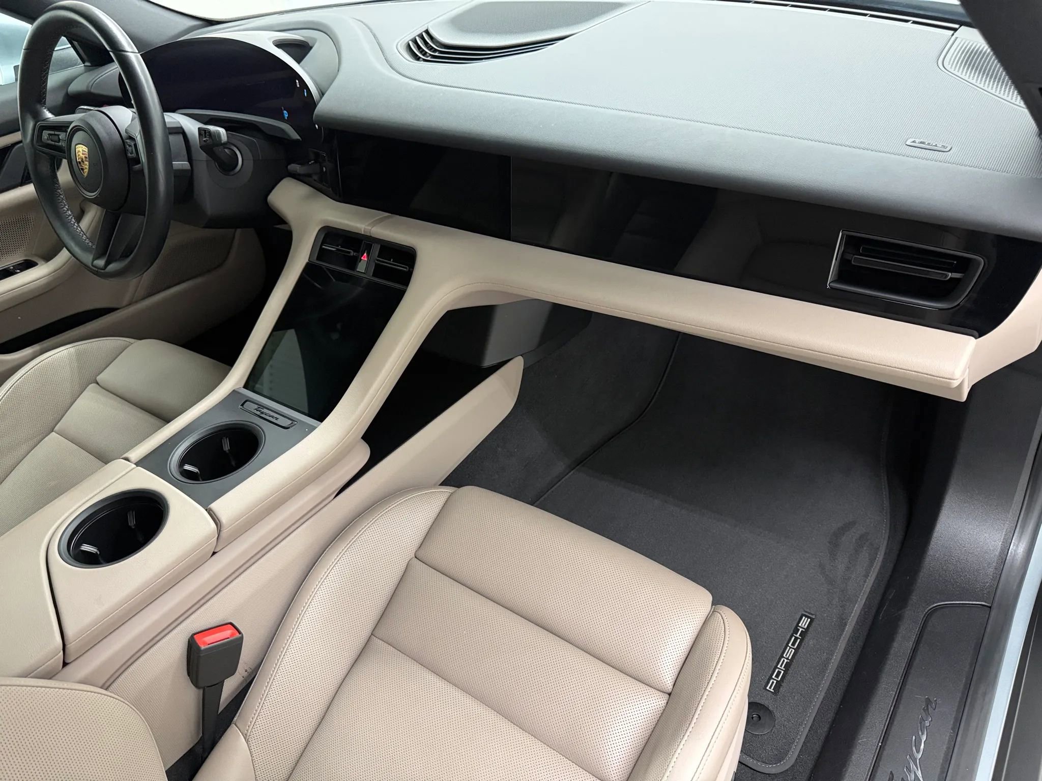 Used 2021 Porsche Taycan image 9