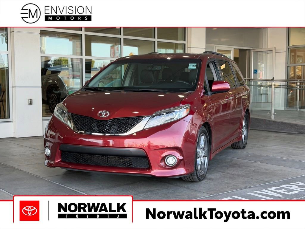 Used 2017 Toyota Sienna SE FWD image 1