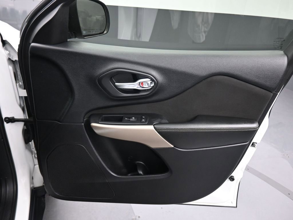 Used 2017 Jeep Cherokee Sport w/ Cold Weather Group image 37