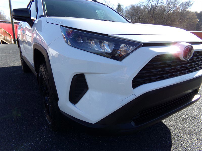 Used 2019 Toyota RAV4 LE AWD/4WD image 4