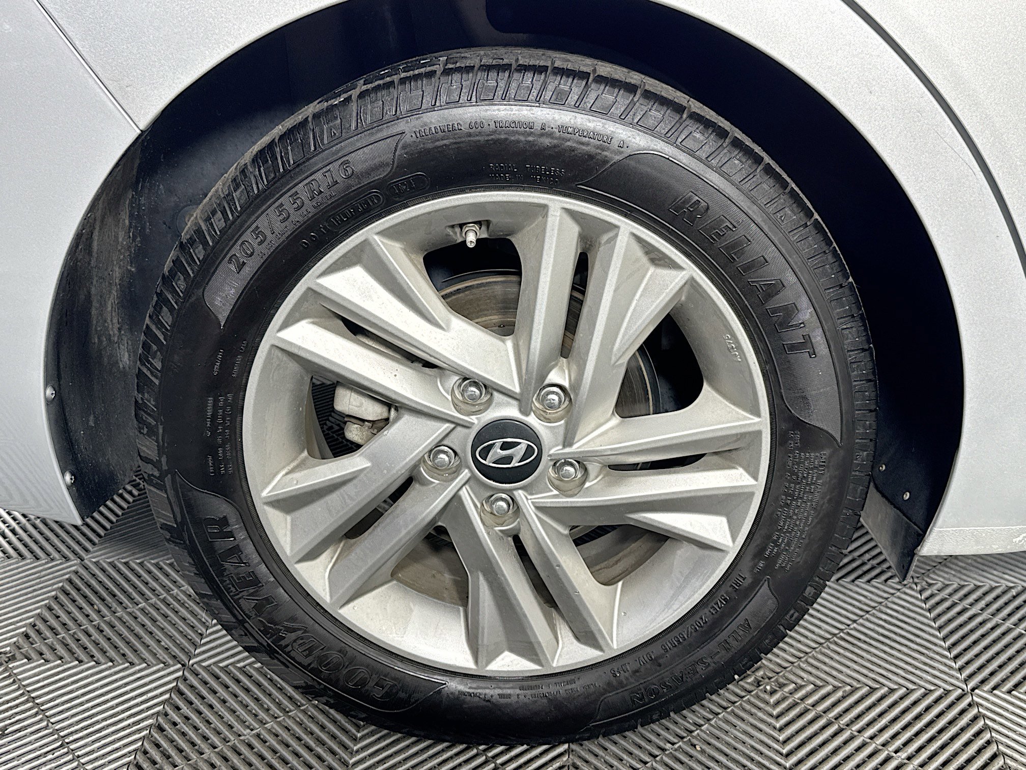 Used 2019 Hyundai Elantra SEL image 31