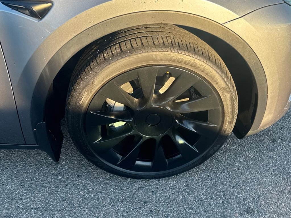 Used 2025 Tesla Model Y Long Range image 44