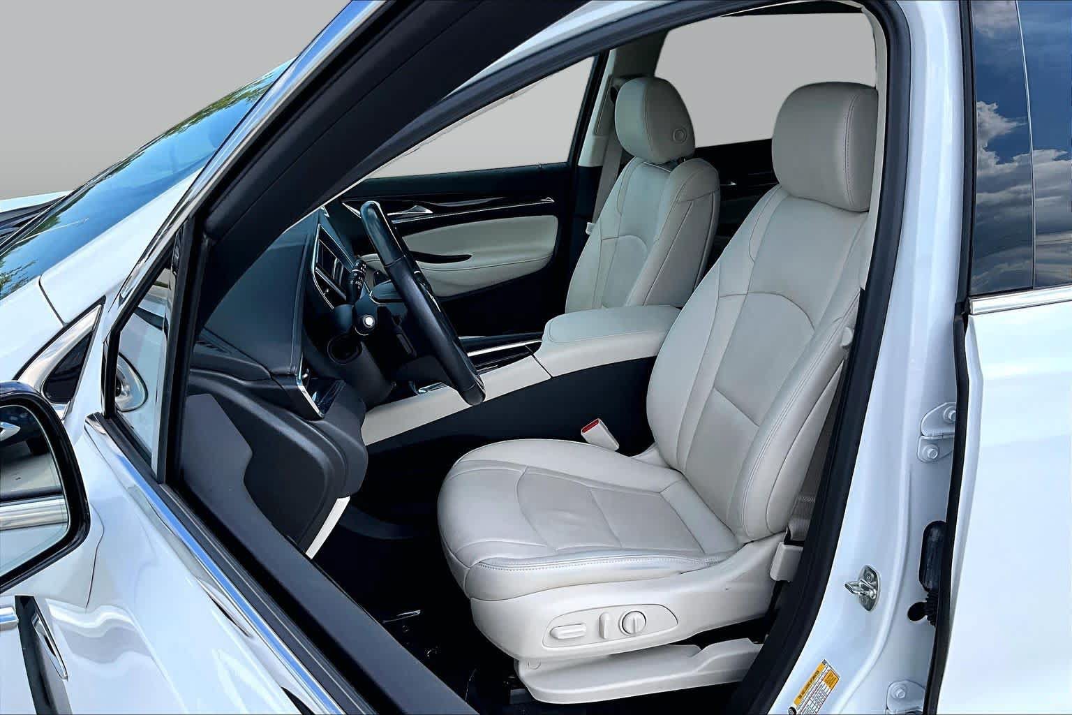Used 2023 Buick Enclave Essence w/ Experience Buick Package FWD image 8