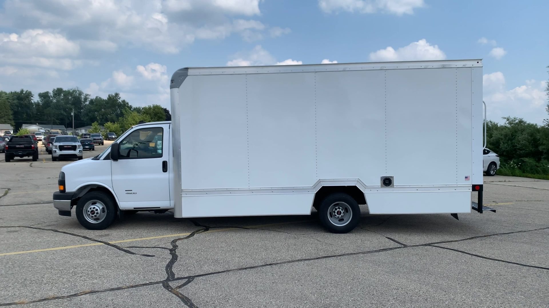 New 2024 GMC Savana 4500 w/ Power Convenience Package RWD image 5