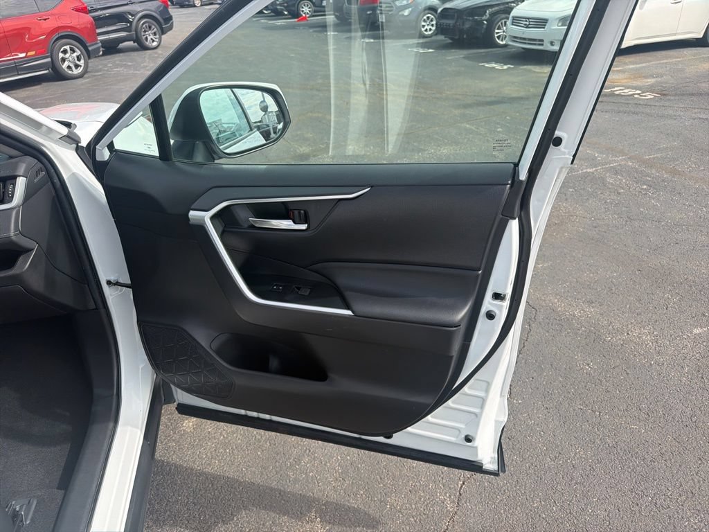 Used 2023 Toyota RAV4 XLE AWD/4WD image 35