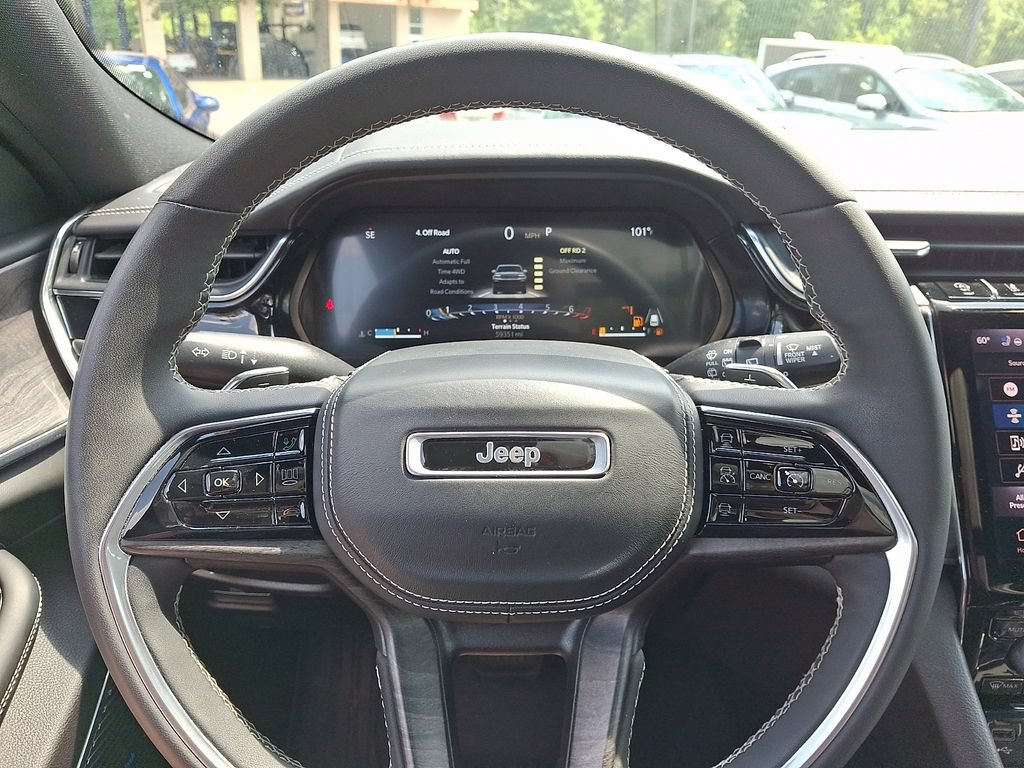 Used 2023 Jeep Grand Cherokee L Overland w/ Luxury Tech Group IV AWD/4WD image 20