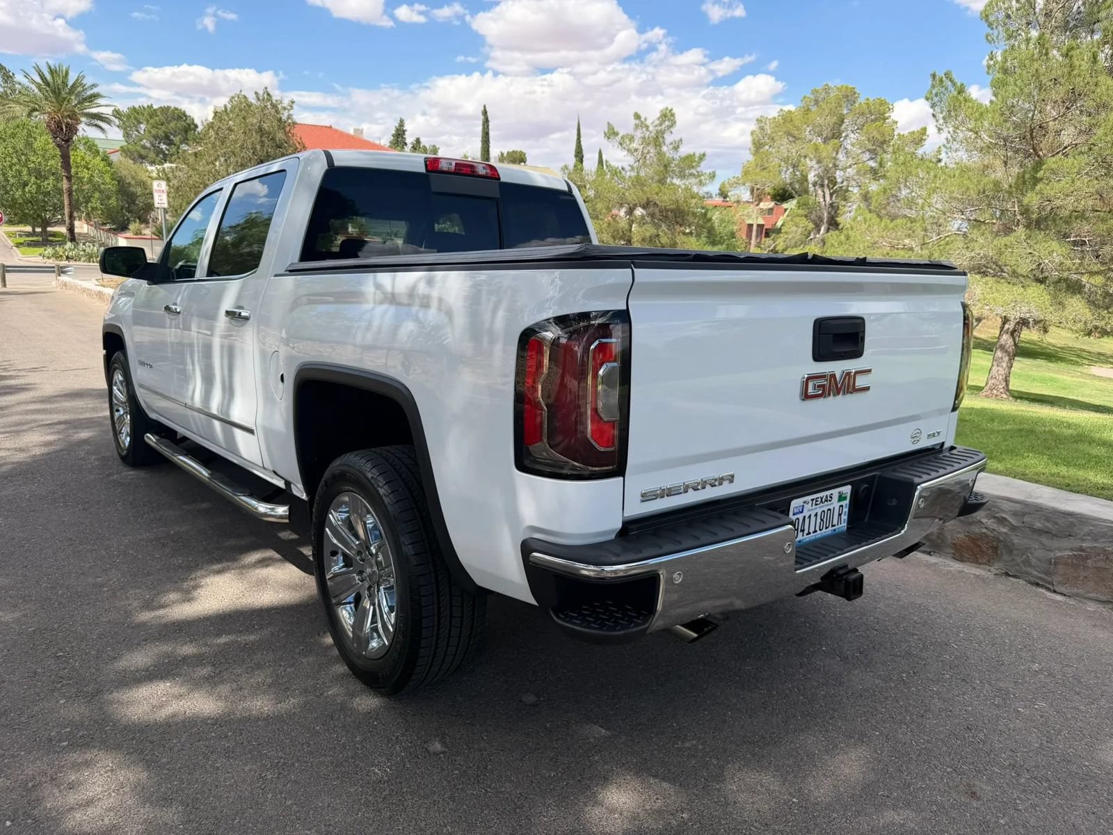 Used 2018 GMC Sierra 1500 SLT w/ Enhanced Driver Alert Package RWD image 3