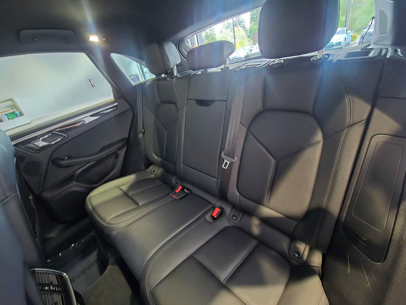 Used 2020 Porsche Macan AWD/4WD image 19