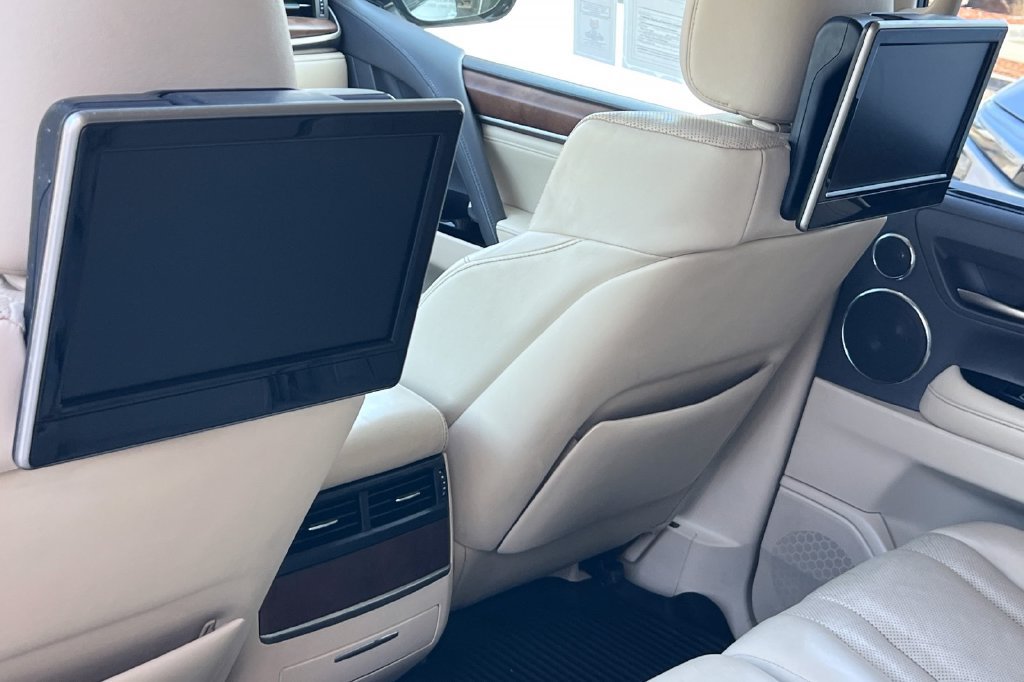 Used 2017 Lexus LX 570 4WD w/ Luxury Package image 18