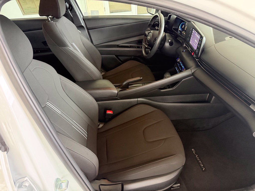Used 2025 Hyundai Elantra Sport FWD image 23