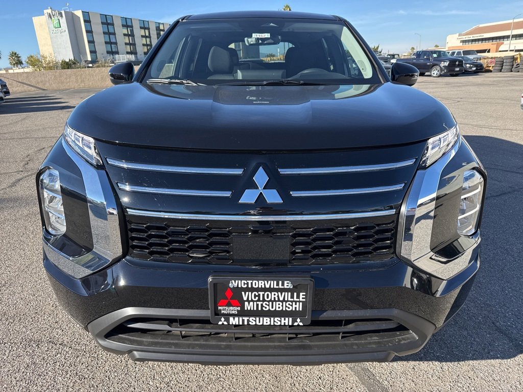 New 2025 Mitsubishi Outlander ES image 2