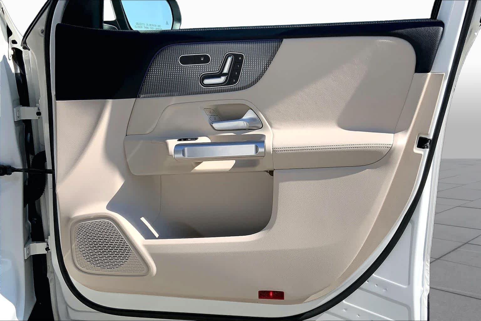 Certified 2022 Mercedes-Benz GLB 250 4MATIC image 23