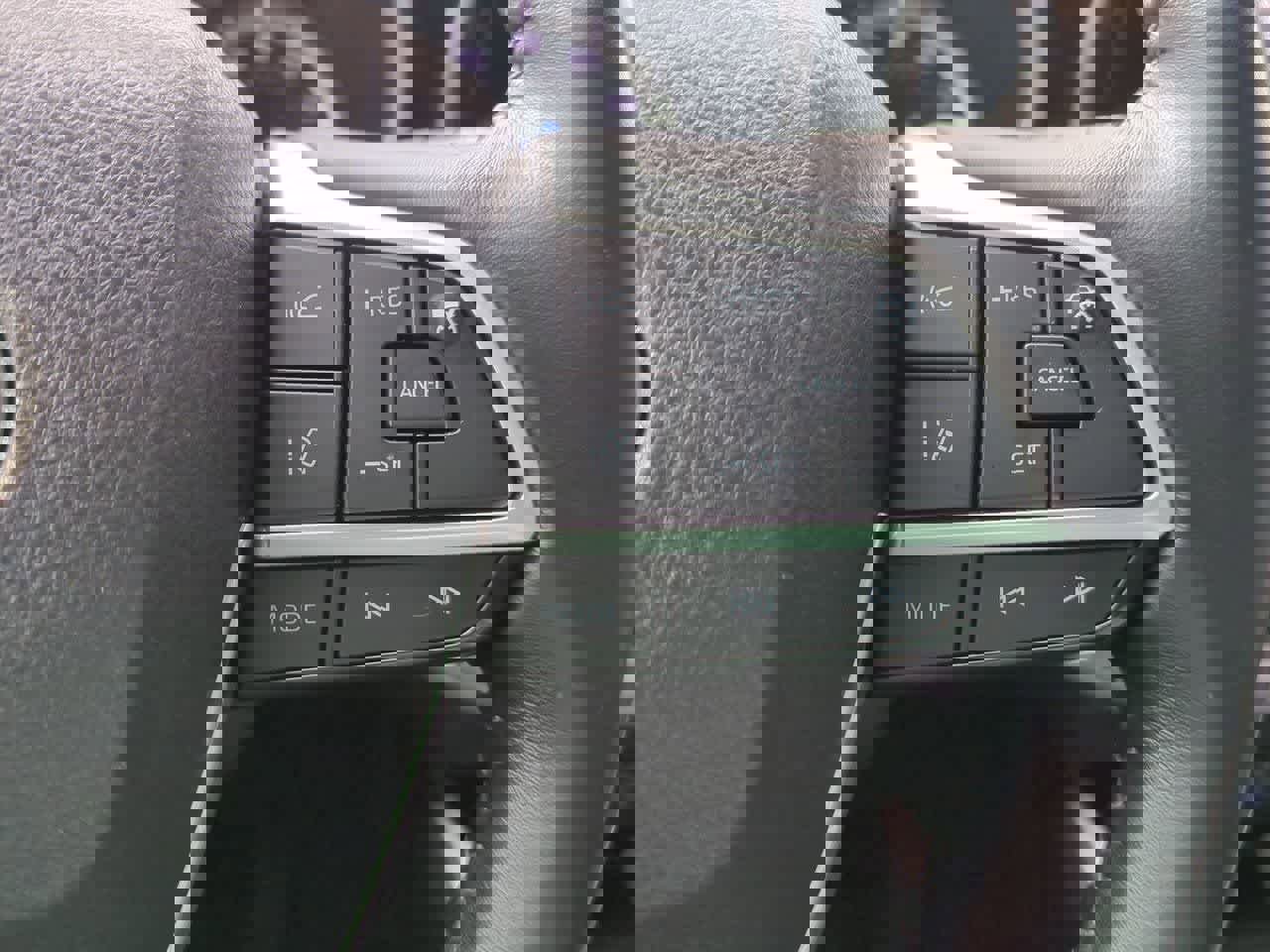 Used 2022 Toyota Highlander XLE image 26