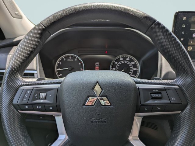 Used 2026 Mitsubishi Outlander ES FWD image 27