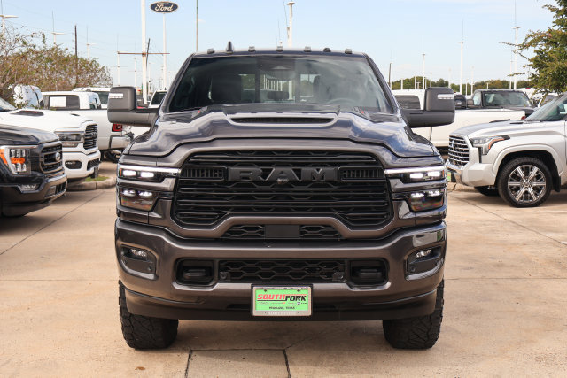 Used 2025 RAM 2500 Laramie AWD/4WD image 2