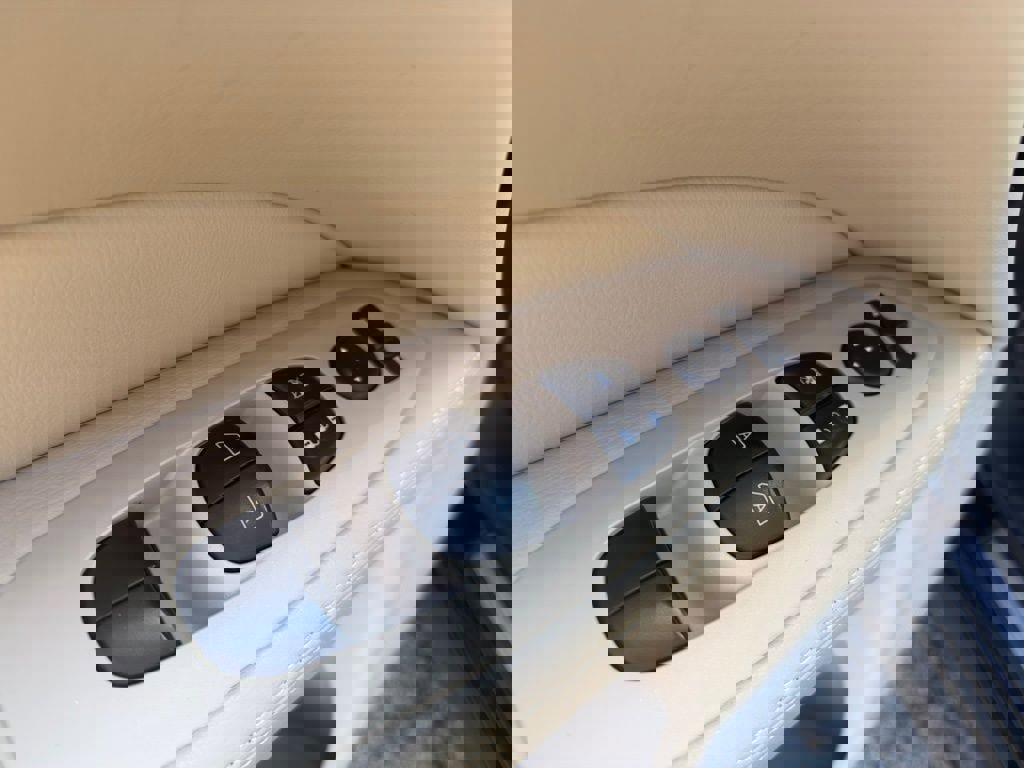 Used 2017 Nissan Pathfinder Platinum w/ Cargo Package image 12