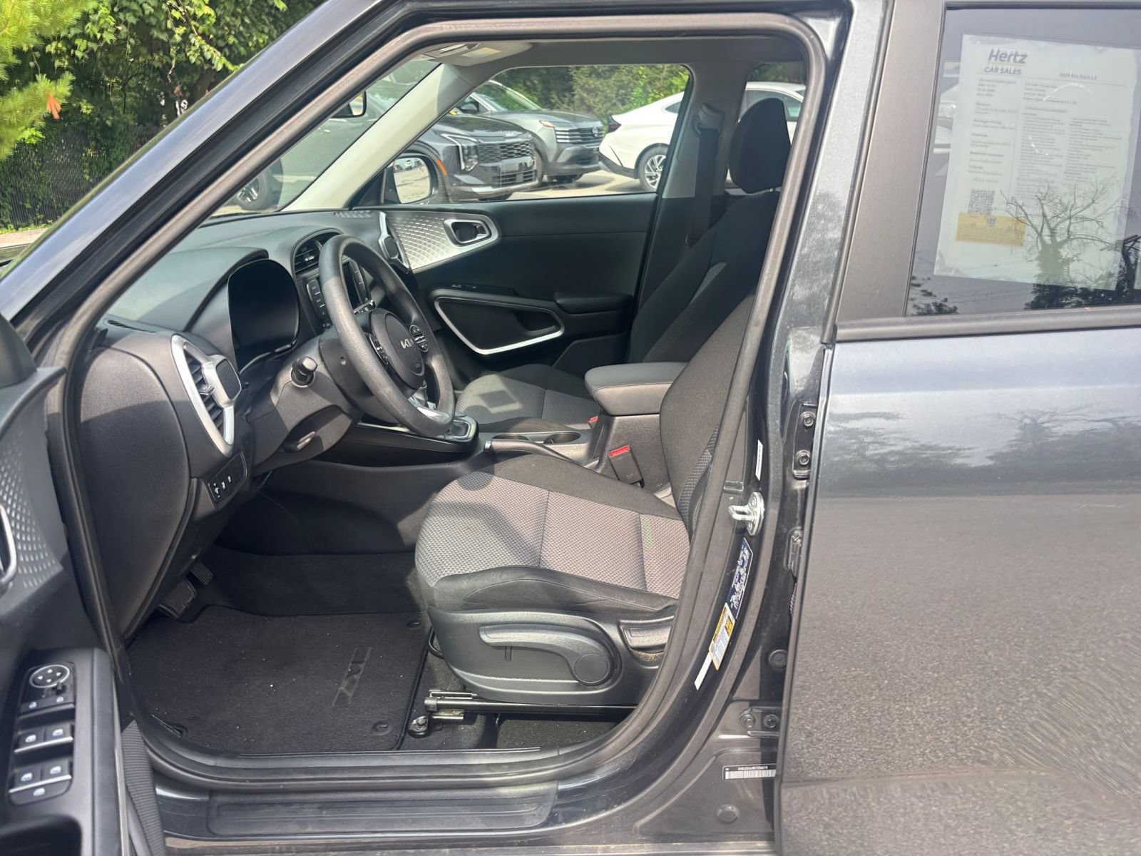 Used 2025 Kia Soul LX w/ LX Technology Package FWD image 24