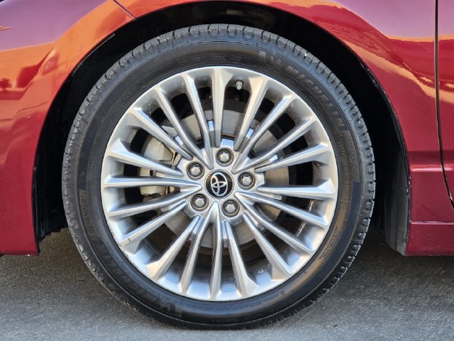 Used 2019 Toyota Avalon Limited w/ Advanced Safety Package FWD image 8