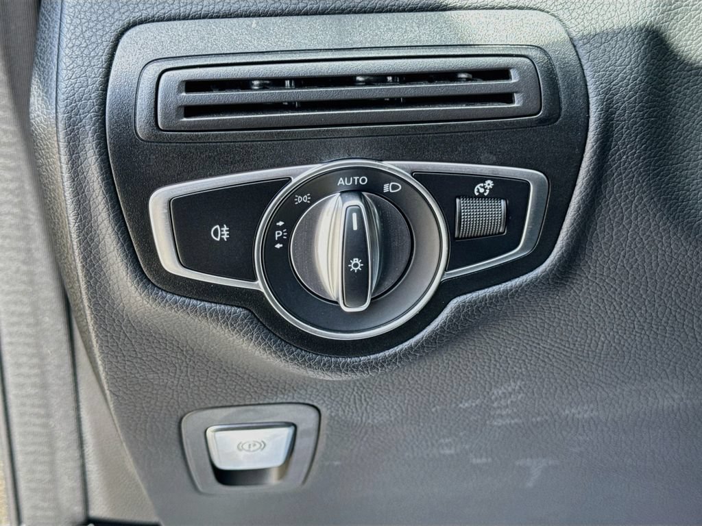 Used 2022 Mercedes-Benz GLC 300 image 10