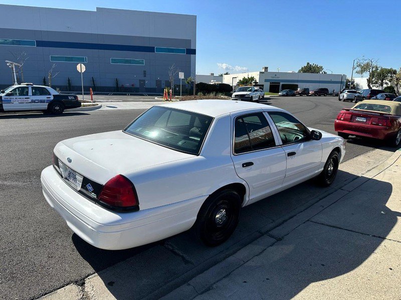 Used 2010 Ford Crown Victoria Police Interceptor image 6