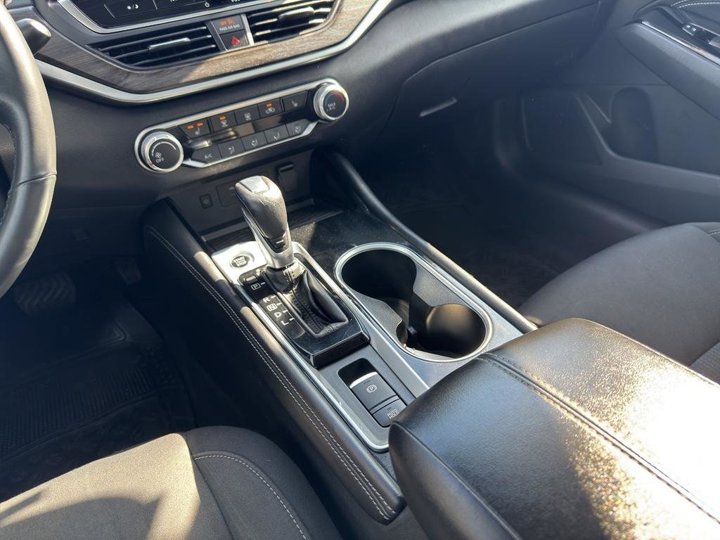 Used 2023 Nissan Altima 2.5 SV w/ SV Premium Package AWD/4WD image 10