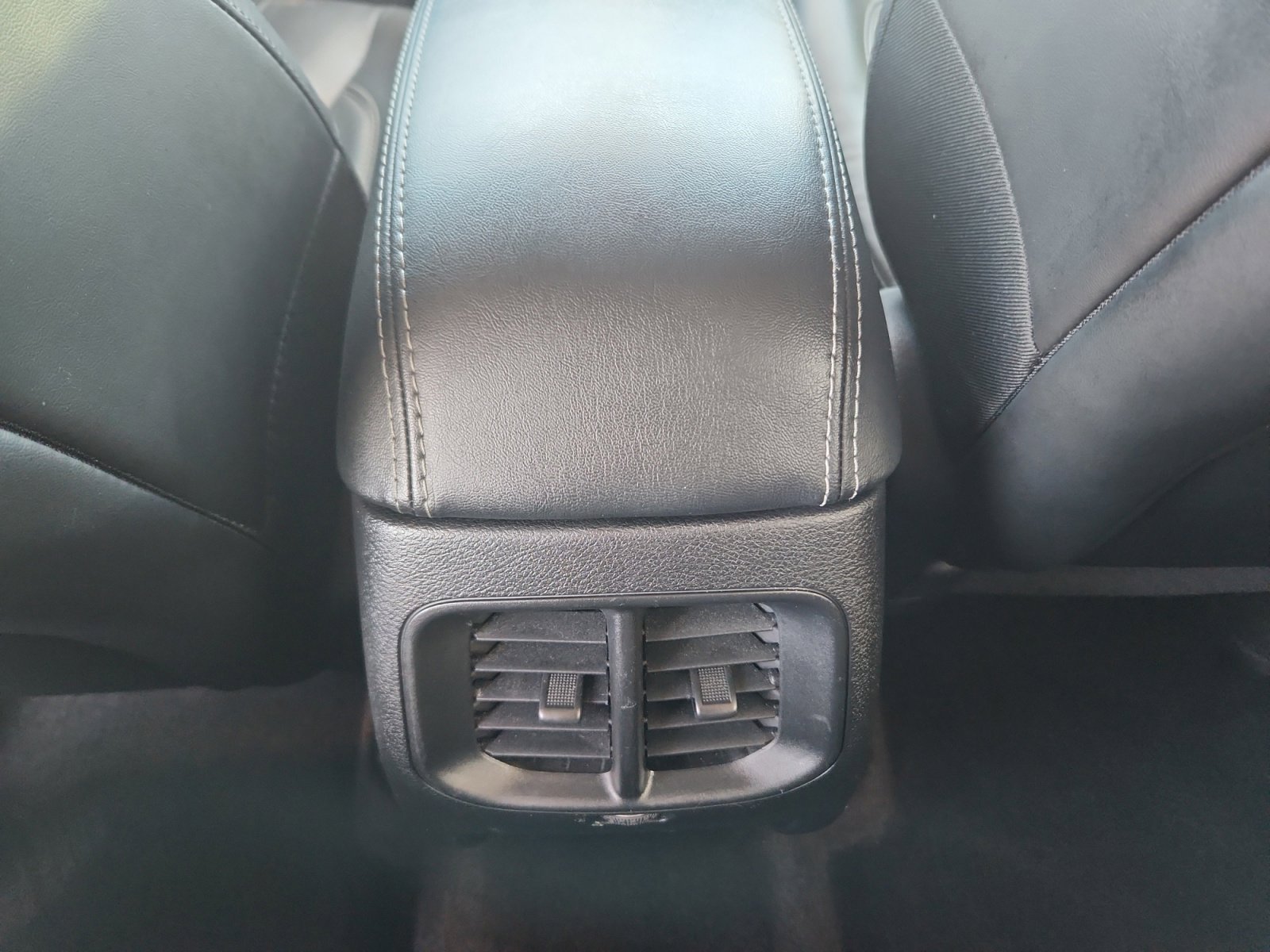 Used 2019 Jeep Cherokee Limited w/ Technology Group image 33