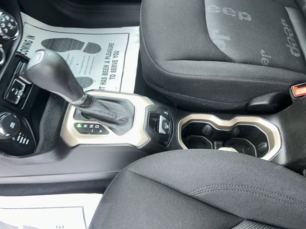 Used 2017 Jeep Renegade Latitude w/ Cold Weather Group image 16